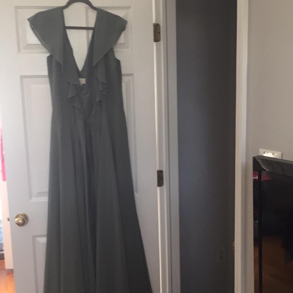 Stunning gown (eucalyptus color)